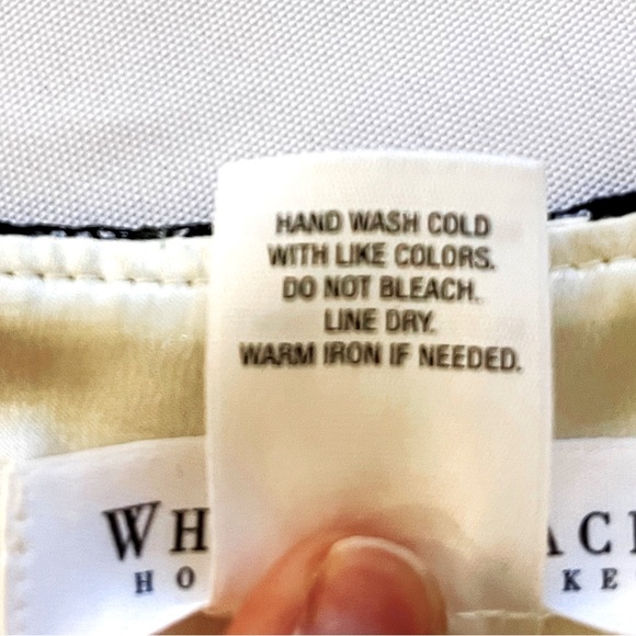 Black Lace & Satin Top - White House Black Market Women’s Size 2 - Vintage - Picture 16 of 16